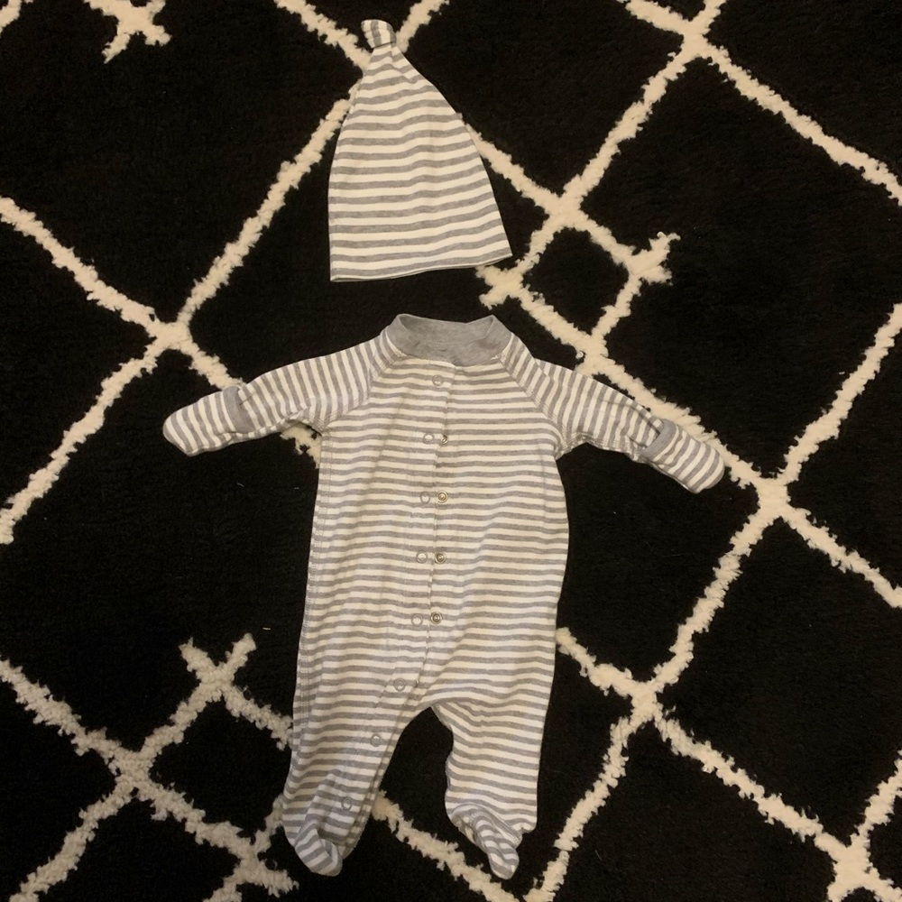 Hanna Andersson newborn onesie + hat